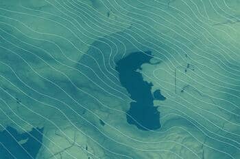 İzobar eğrileri ve hakim rüzgâr yönleriyle rüzgâr haritası