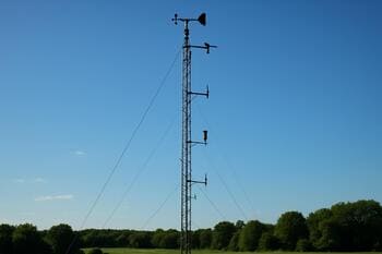 Rüzgâr istasyonu mastı; sensör ve veri kaydedici